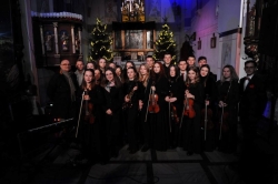 Czytaj więcej: Koncert charytatywny w kościele w Dębnie pod batutą Dawida Kraja
