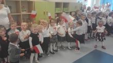  Zaśpiewali hymn w przedszkolu