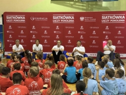 Czytaj więcej: „Siatkówka łączy pokolenia” – sportowe emocje i wyjątkowa atmosfera w Zakliczynie!